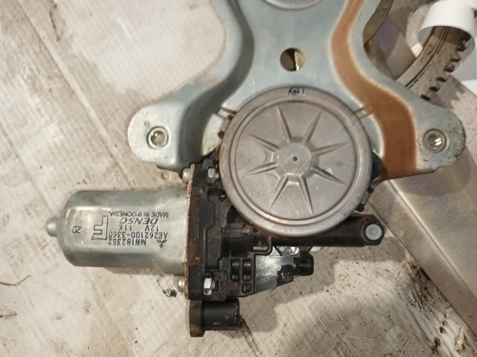 View Auto part Left Rear Wnd Reg/Motor Mitsubishi Triton 2009