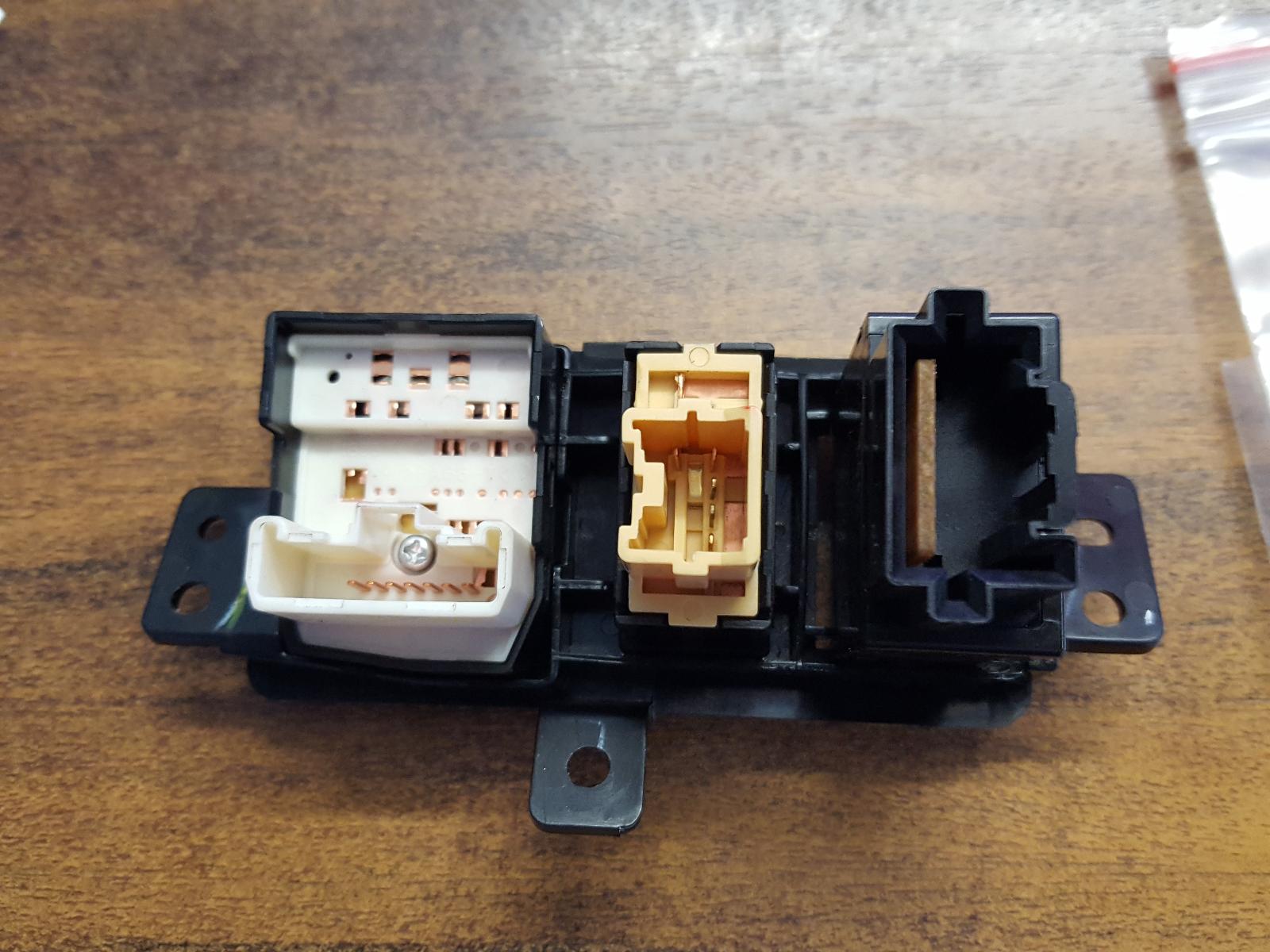 2009 Mitsubishi Triton Misc Switch/Relay View Auto part Misc Switch/Relay Mitsubishi Triton 2009