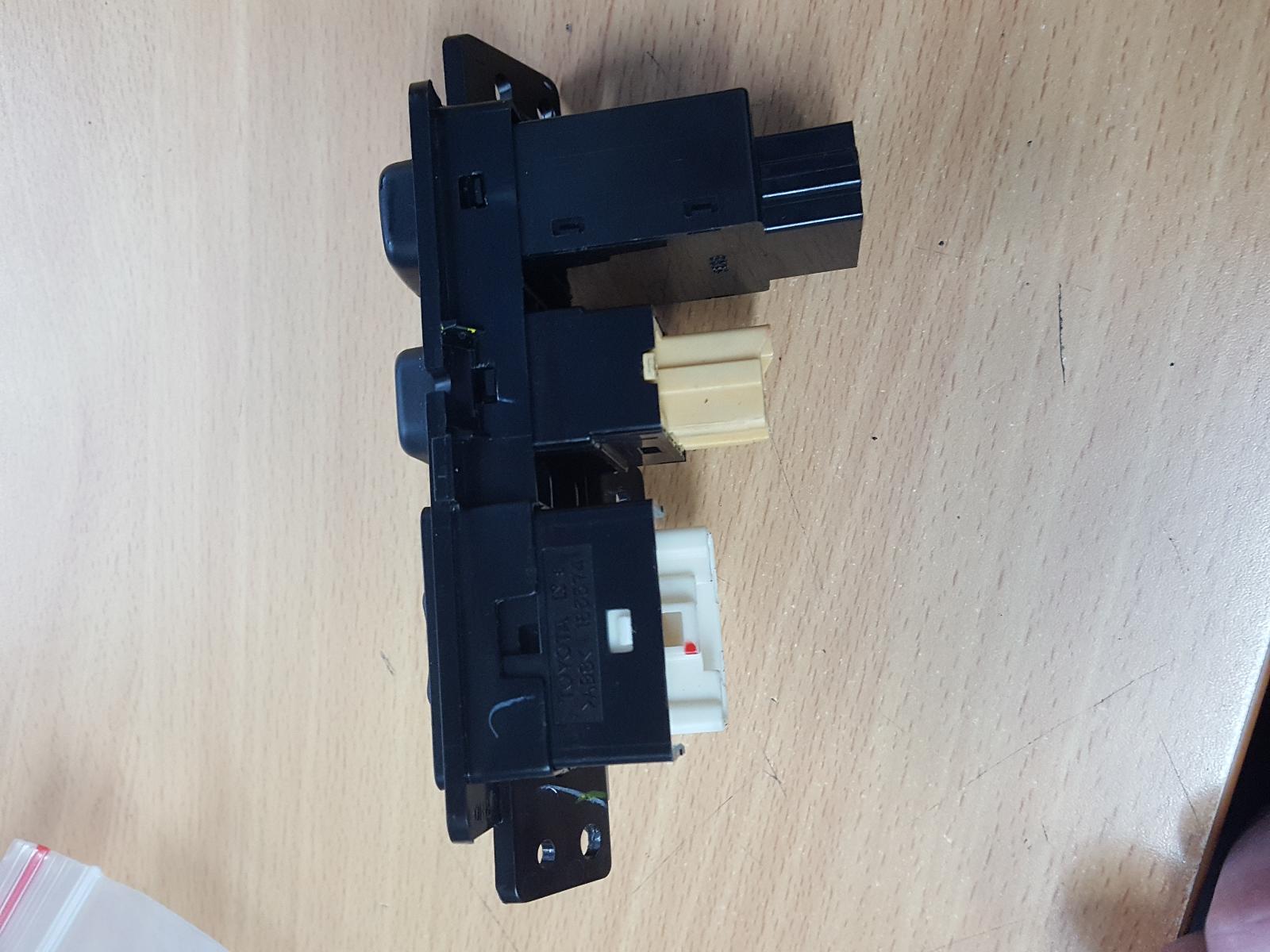 2009 Mitsubishi Triton Misc Switch/Relay View Auto part Misc Switch/Relay Mitsubishi Triton 2009