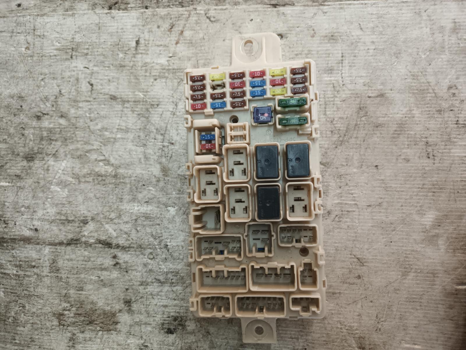 View Auto part Fuse Box Mitsubishi Triton 2014