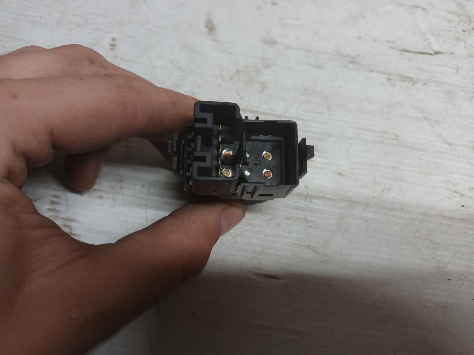 View Auto part Pwr Dr Wind Switch Isuzu Mu-x 2014