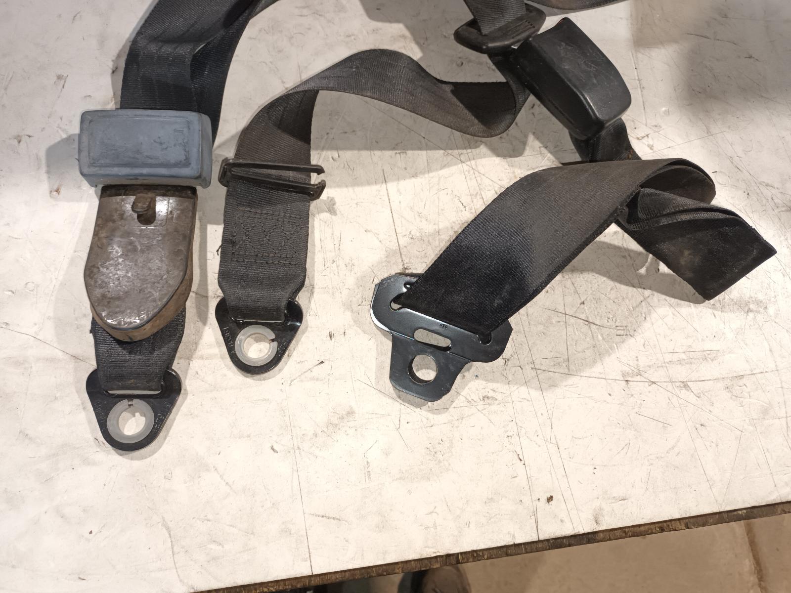 1988 Nissan Patrol Seatbelt/Stalk View Auto part Seatbelt/Stalk Nissan Patrol 1988