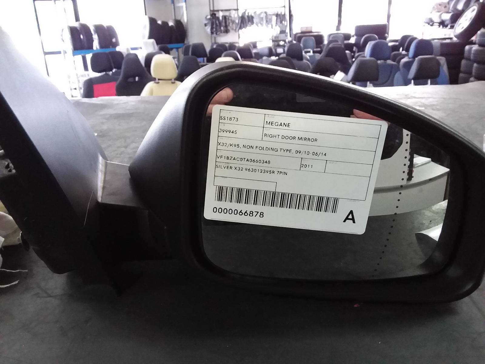 View Auto part Right Door Mirror Renault Megane 2011