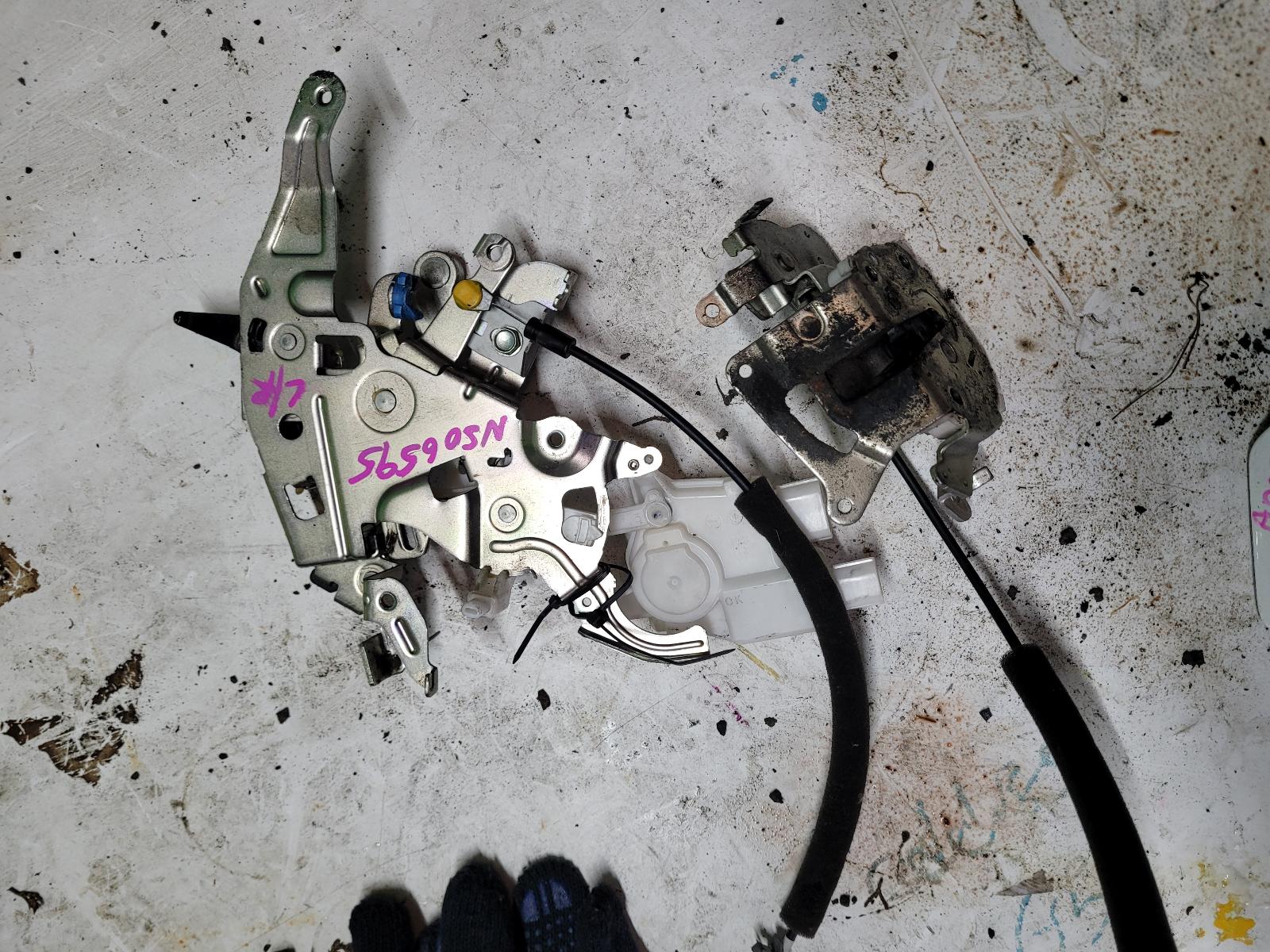 View Auto part Door/Boot/Gate Lock Nissan Urvan 2013