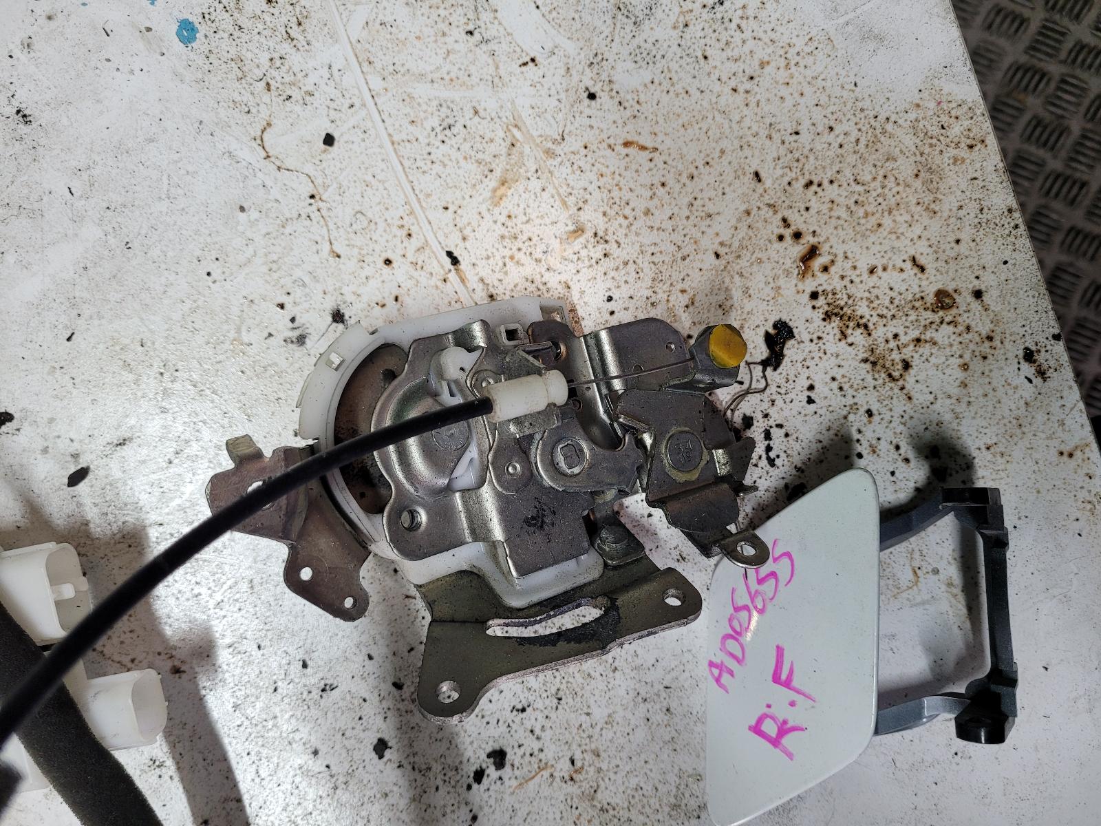 View Auto part Door/Boot/Gate Lock Nissan Urvan 2013