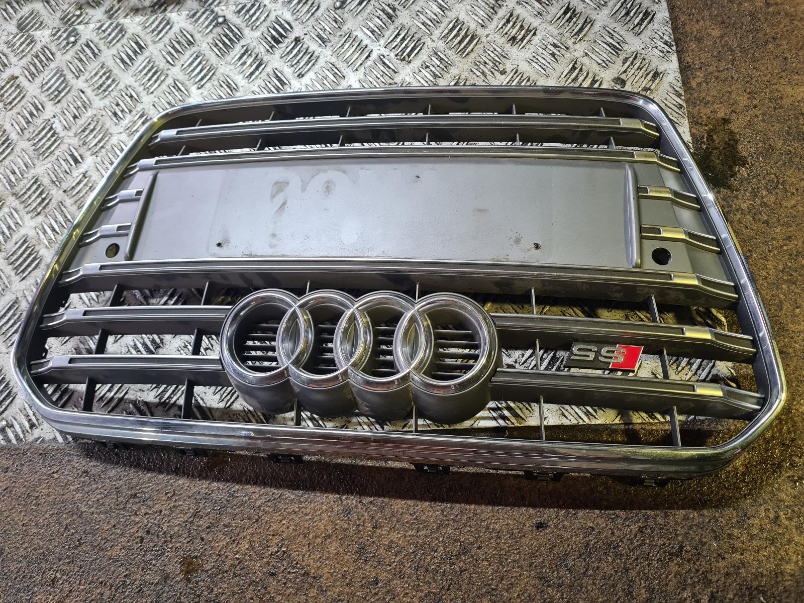 View Auto part Grille Audi A5 2014