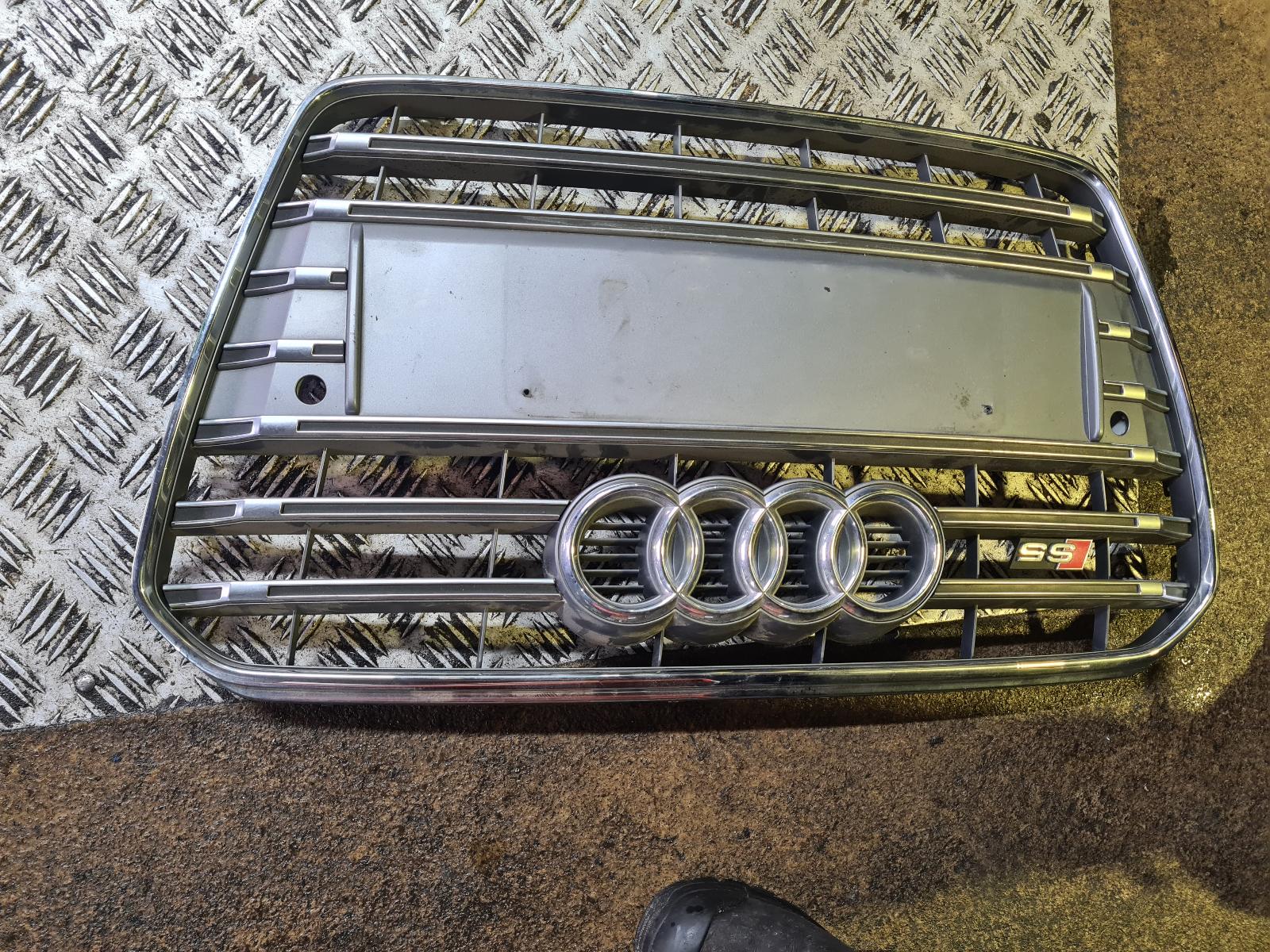 View Auto part Grille Audi A5 2014