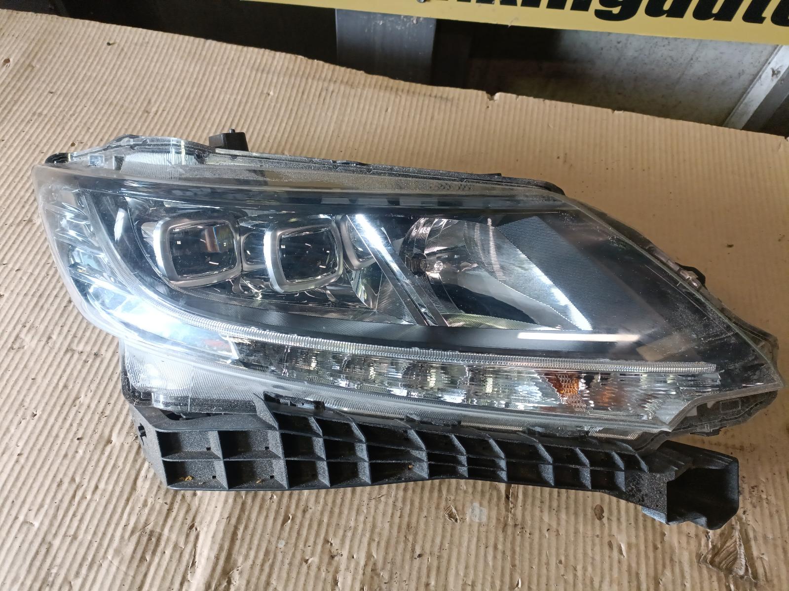View Auto part Right Headlamp Honda Odyssey 2016