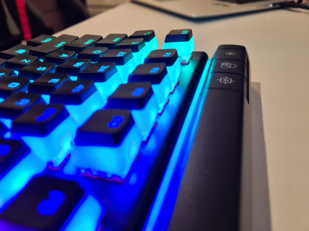 Review HyperX Alloy Elite 2 keyboard techAU