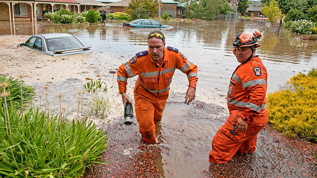 SES Operational Volunteers helping during a flood