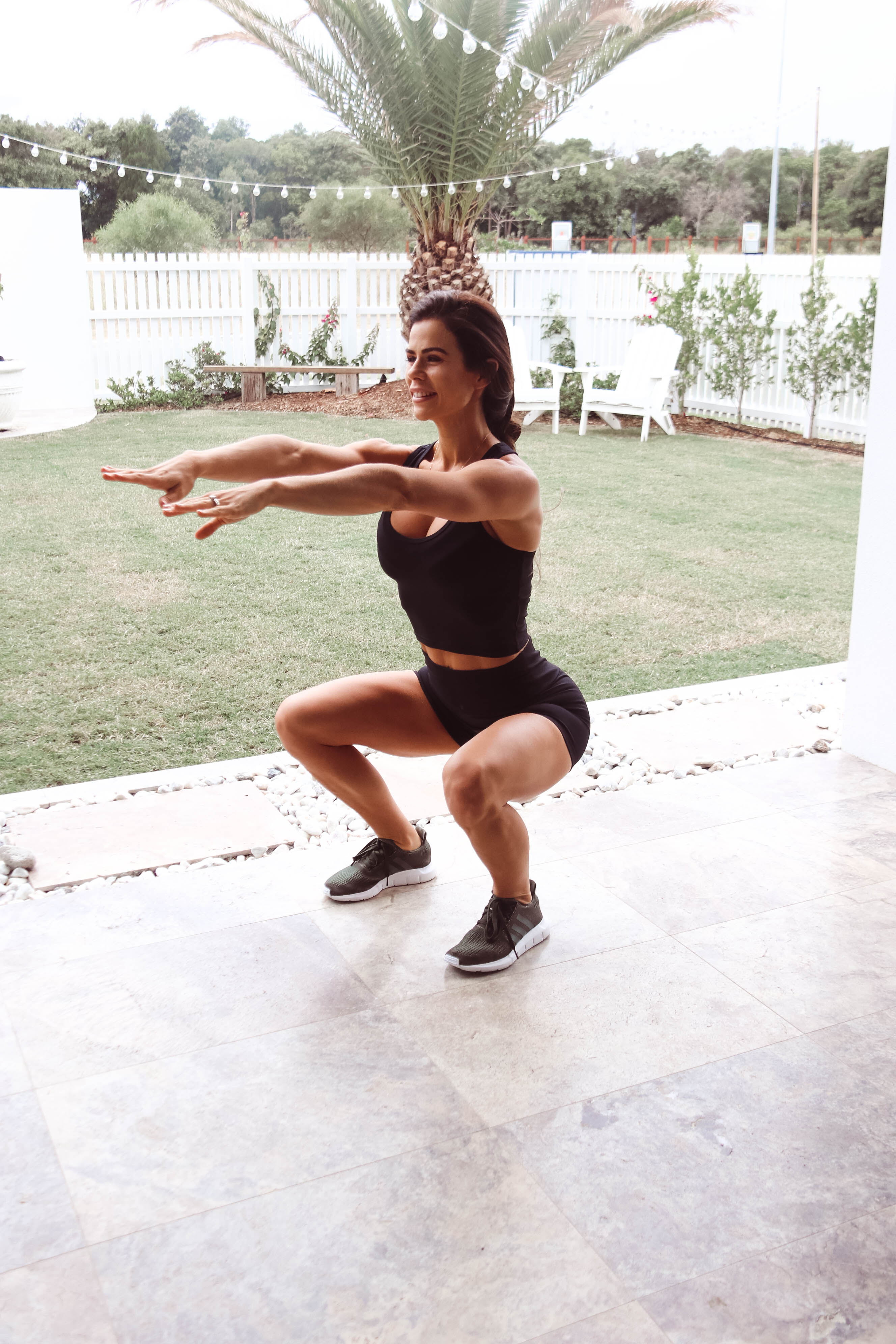 6 Ways Youre Doing Squats Wrong picture 6 Ways Youre Doing Squats Wrong photo