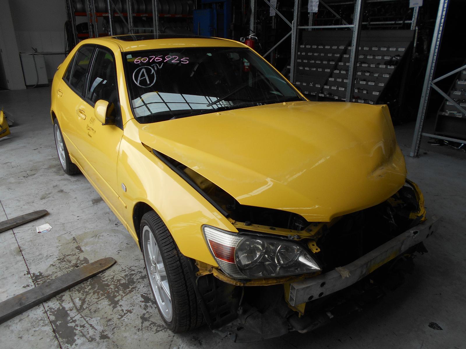 Rear Bumper Is200/is300 Lexus 2000