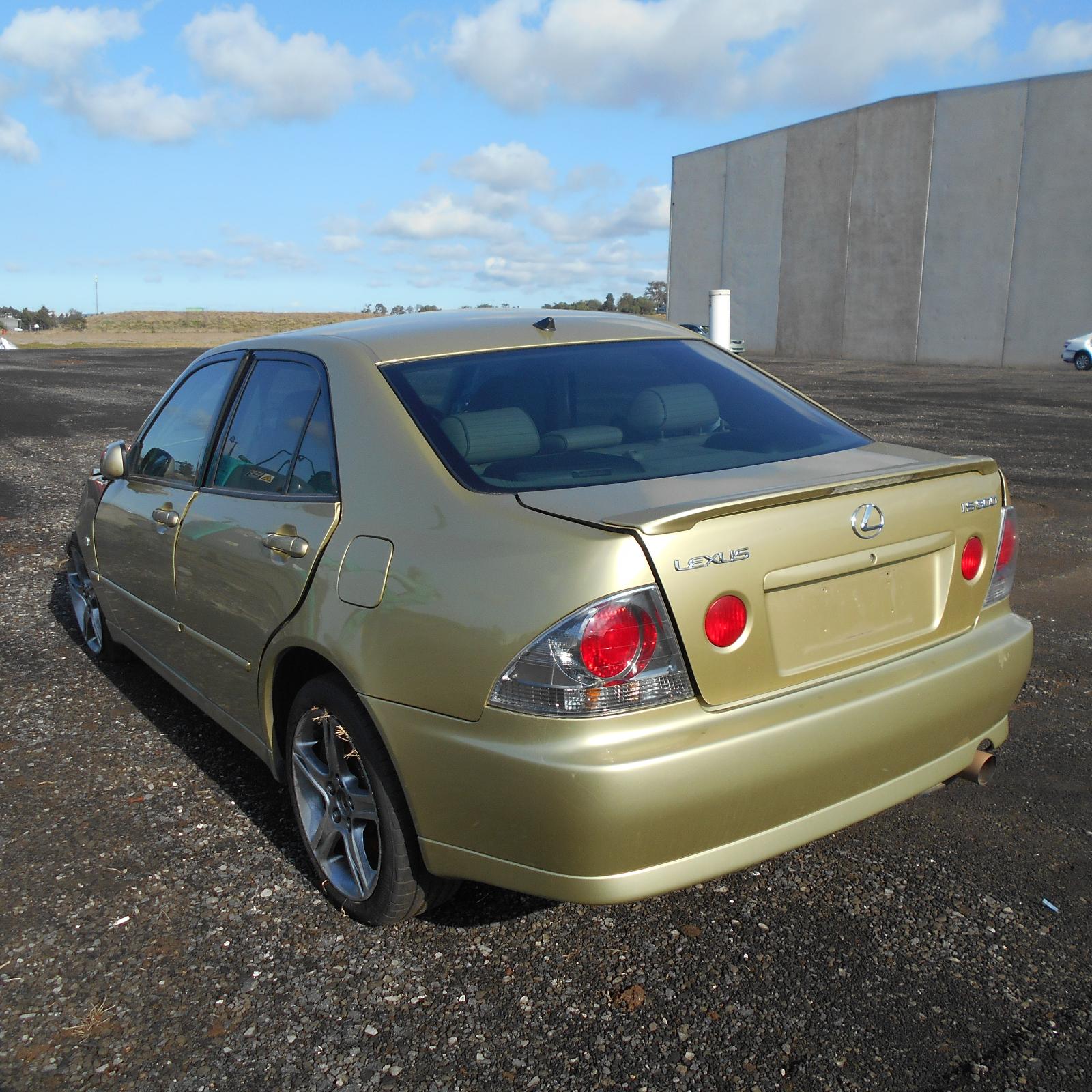 Rear Bumper Is200/is300 Lexus 2002