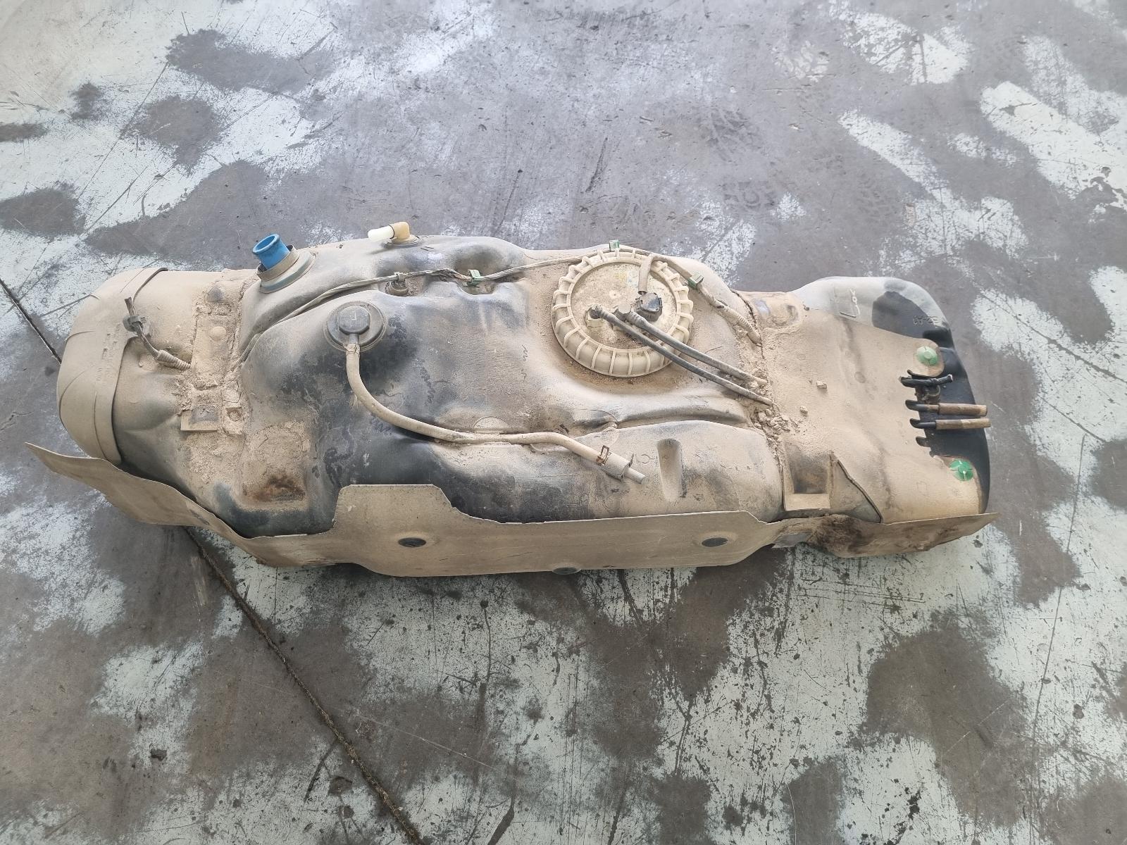 View Auto part Fuel Tank Toyota Hilux 2007