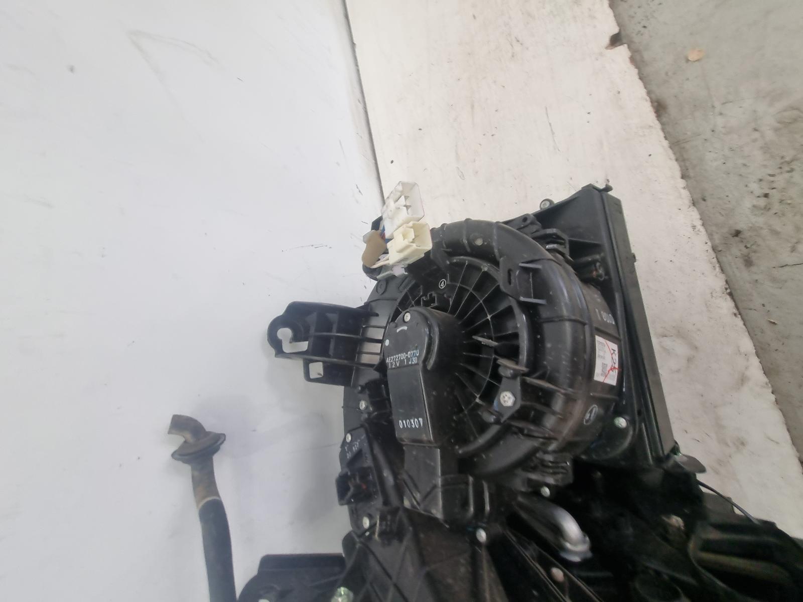 View Auto part Heater Fan Motor Toyota Hilux 2007