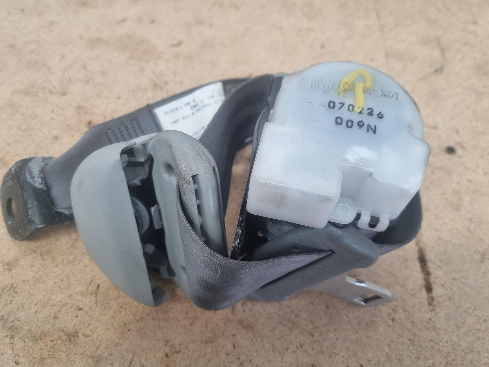 View Auto part Seatbelt/Stalk Toyota Hilux 2007