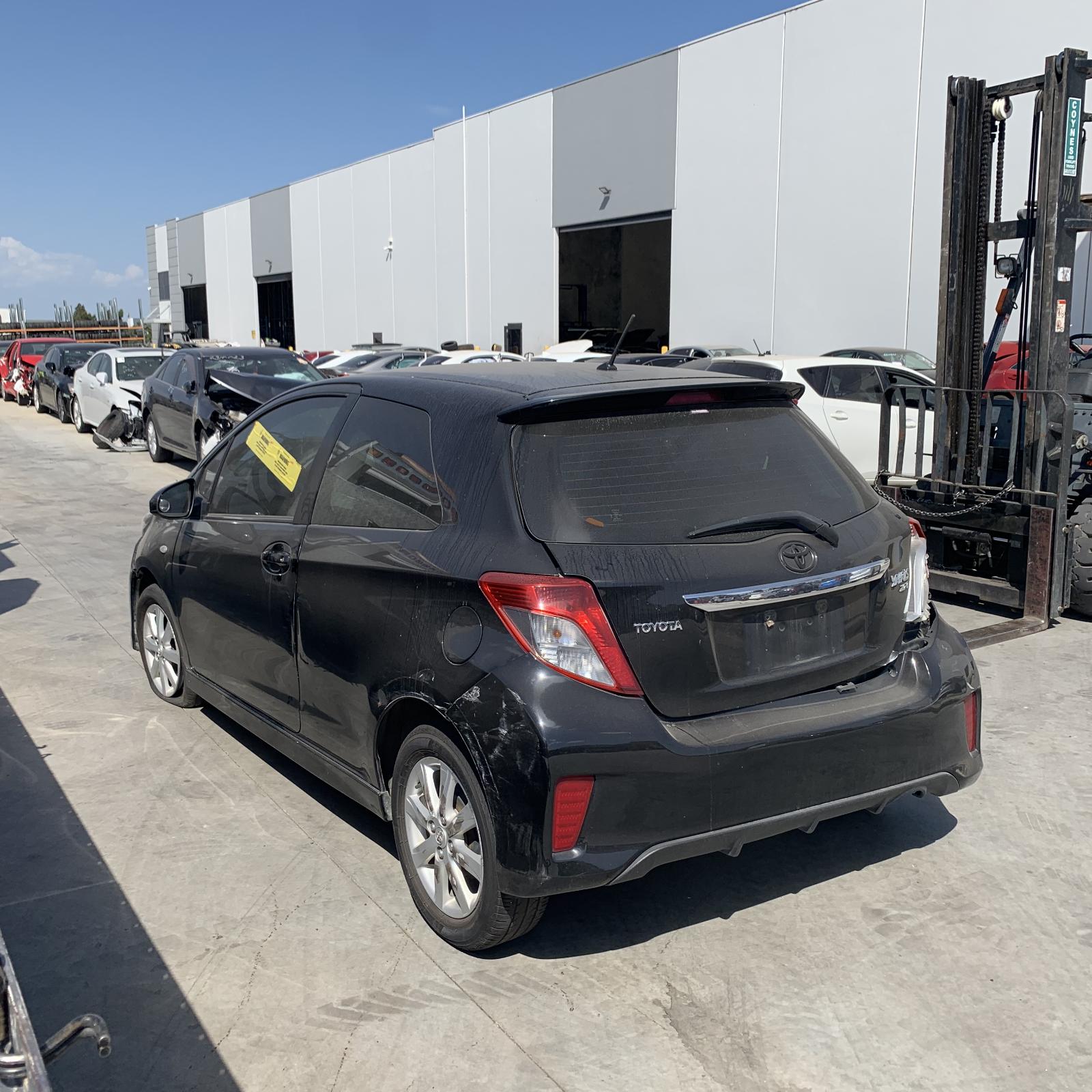 View Auto part Radio/Cd/Dvd/Sat/Tv Toyota Yaris 2012