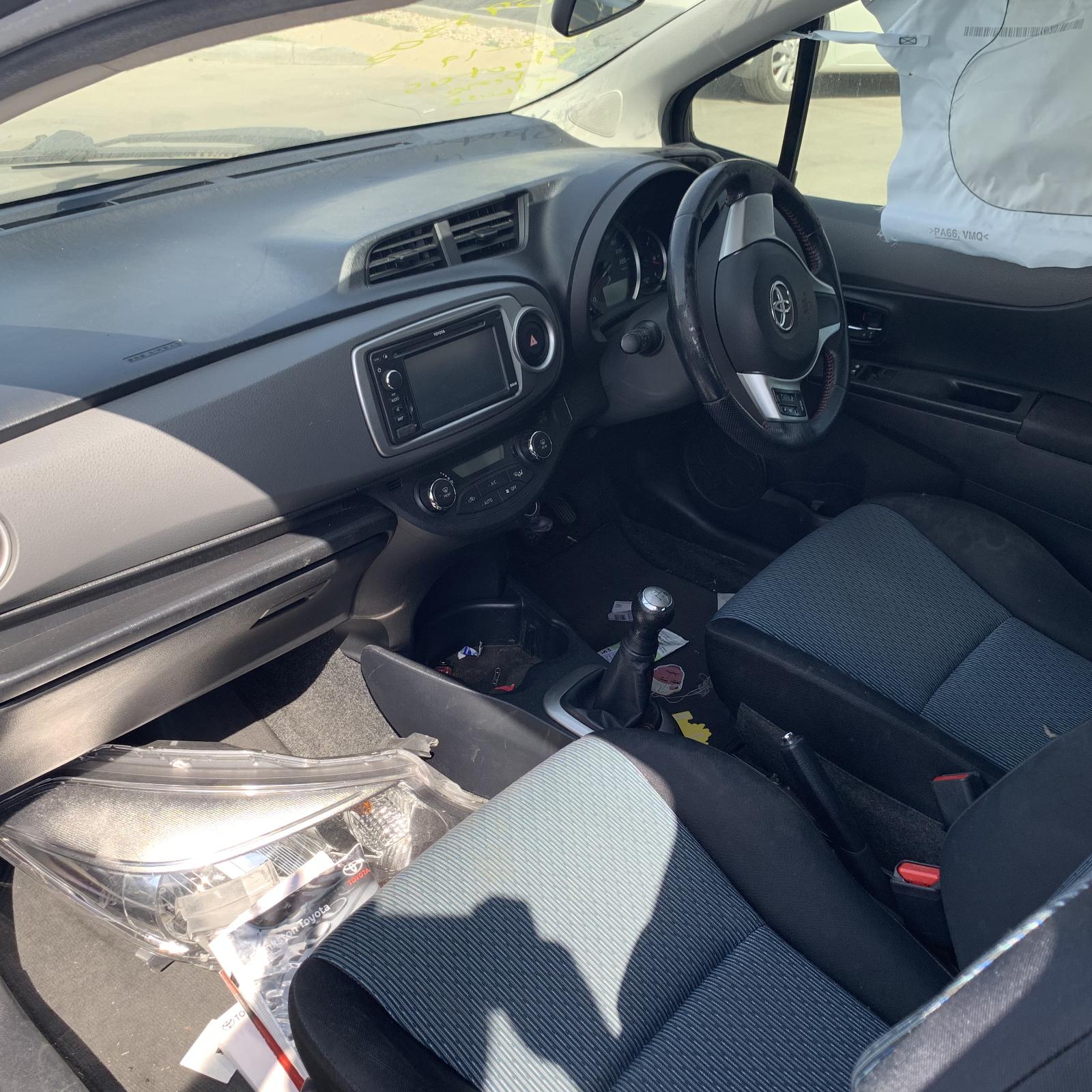 View Auto part Radio/Cd/Dvd/Sat/Tv Toyota Yaris 2012