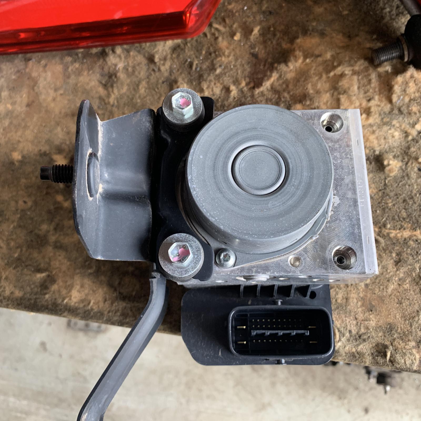 Abs Pump/Modulator Corolla Toyota 2017