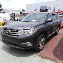 View Auto part Right Headlamp Toyota Kluger 2013