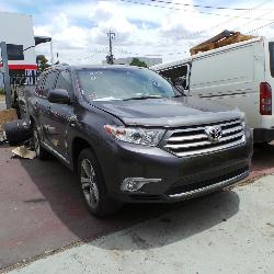 View Auto part Right Headlamp Toyota Kluger 2013