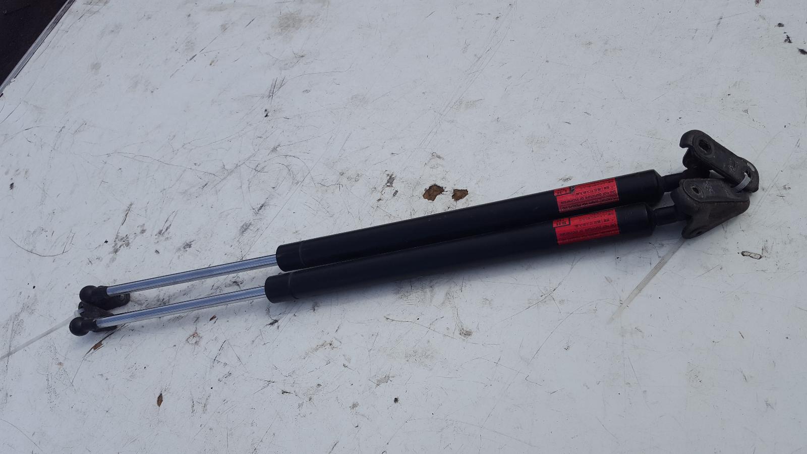 1996 Toyota Rav4 Bonnet Hinge/Strut View Auto part Bonnet Hinge/Strut Toyota Rav4 1996