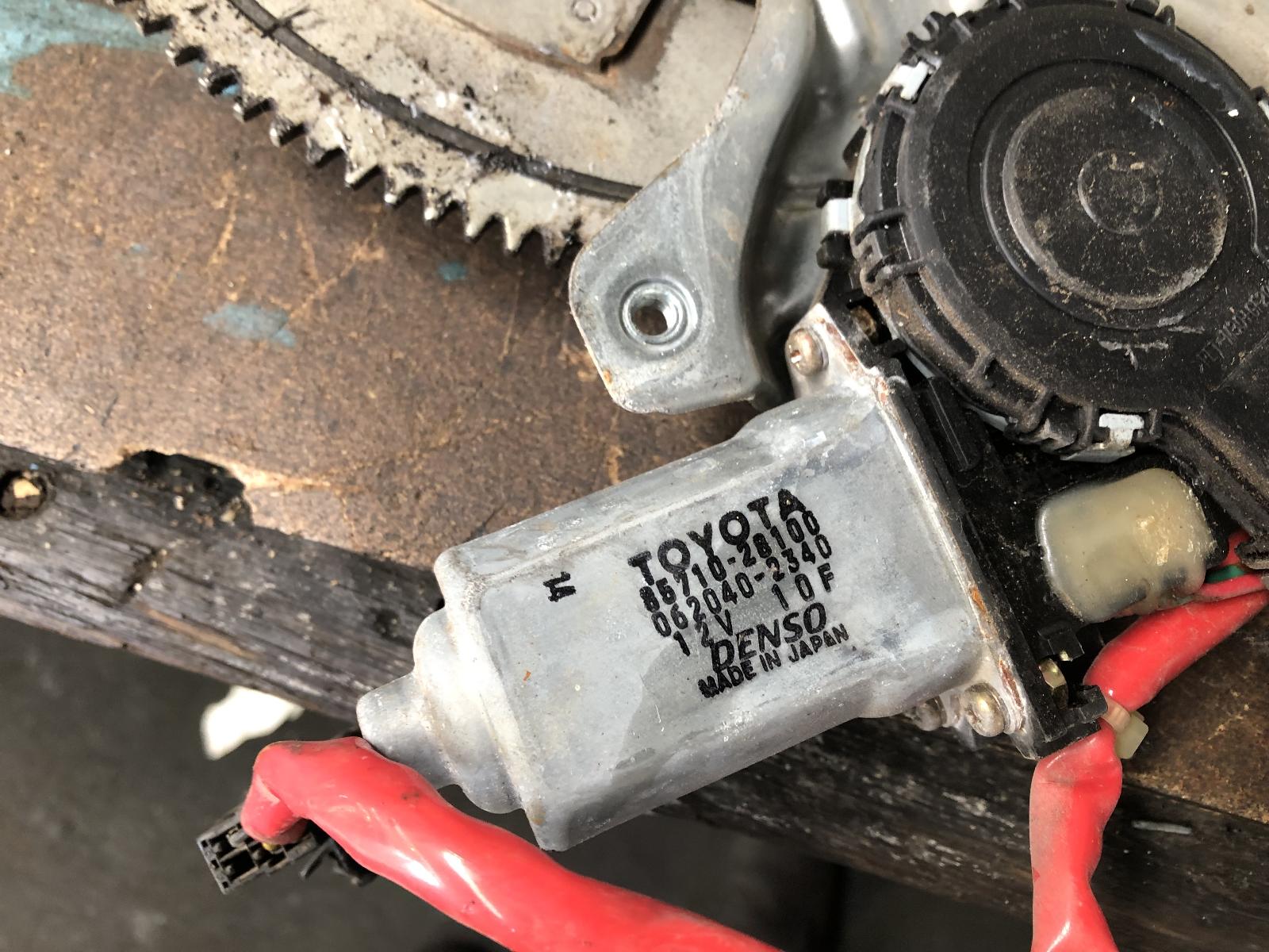 View Auto part Right Front Window Reg/Motor Toyota Tarago 2004