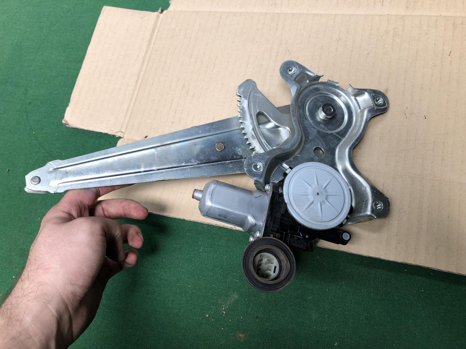 View Auto part Left Rear Wnd Reg/Motor Toyota Corolla 2011