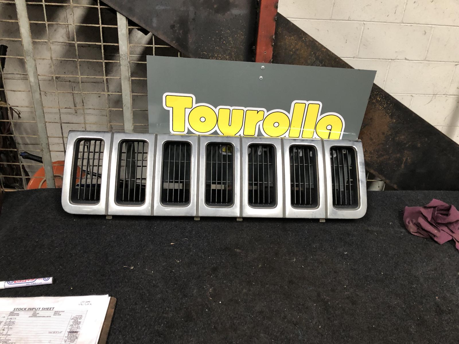 View Auto part Grille Jeep Cherokee 1995