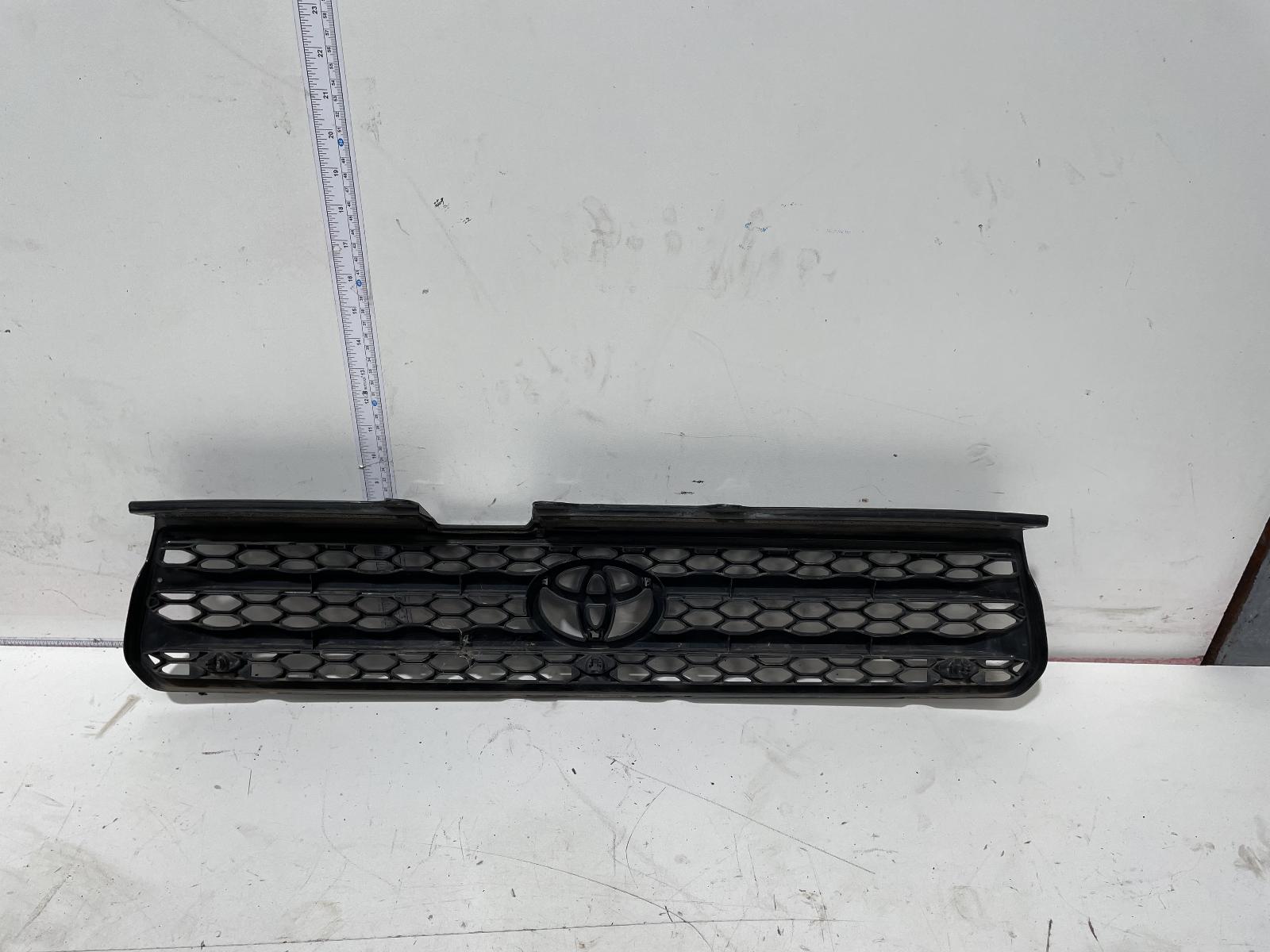 View Auto part Grille Toyota Rav4 2002