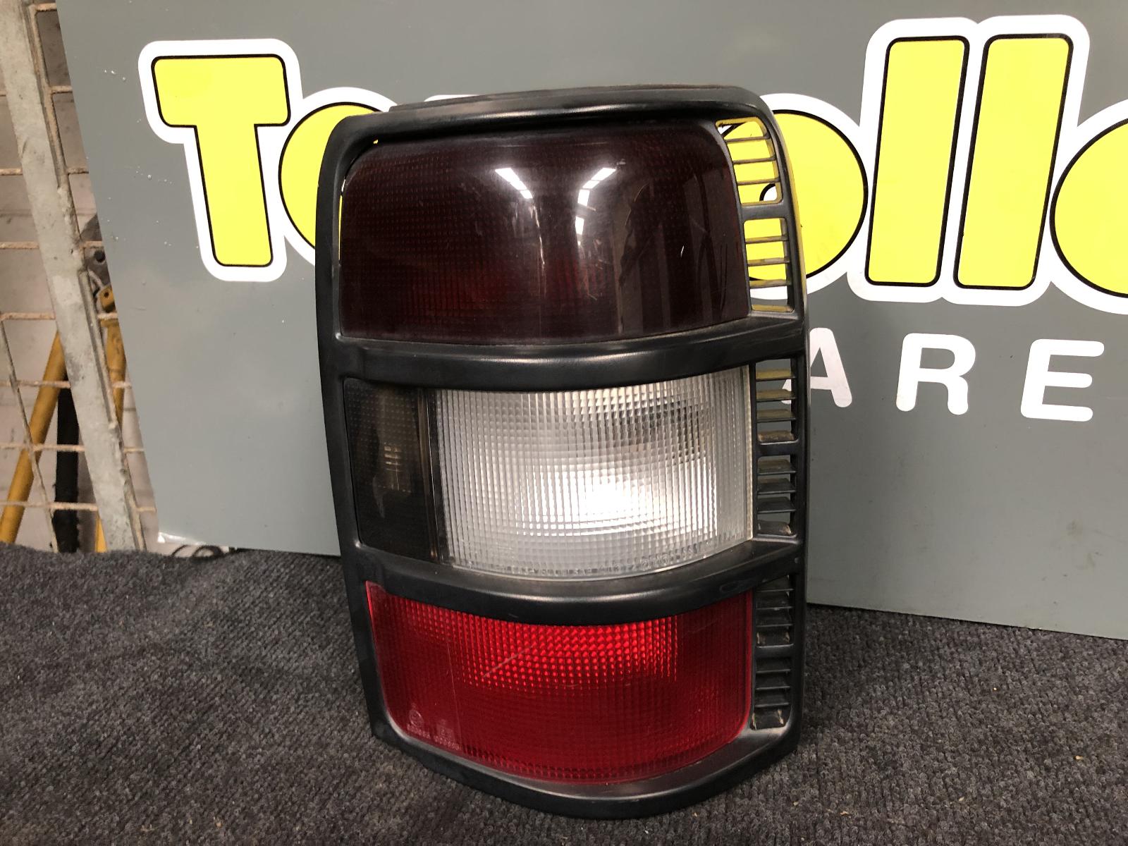 View Auto part Right Taillight Mitsubishi Pajero 1992