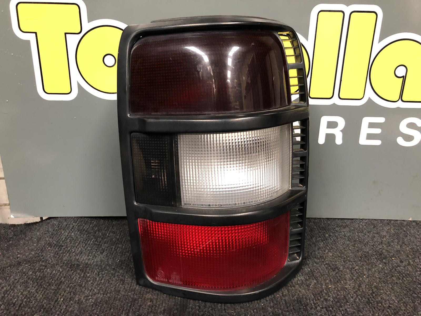 View Auto part Right Taillight Mitsubishi Pajero 1992