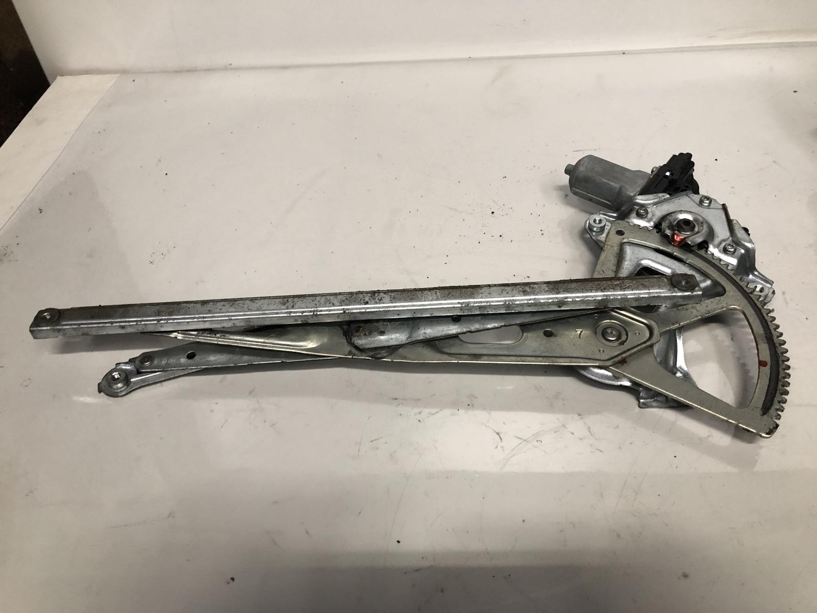 View Auto part Right Front Window Reg/Motor Toyota Prius 2005