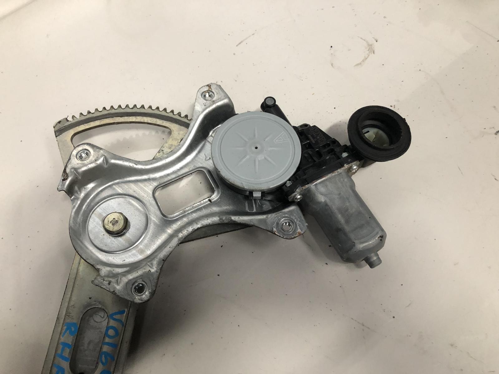 View Auto part Right Front Window Reg/Motor Toyota Prius 2005