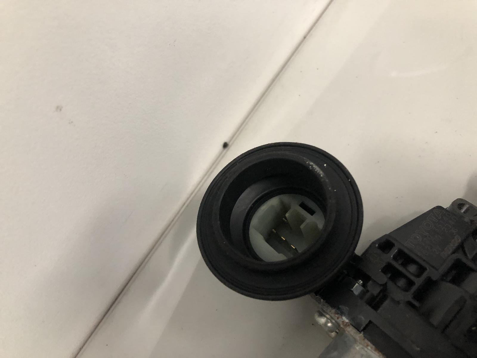 View Auto part Left Front Window Reg/Motor Toyota Prius 2005