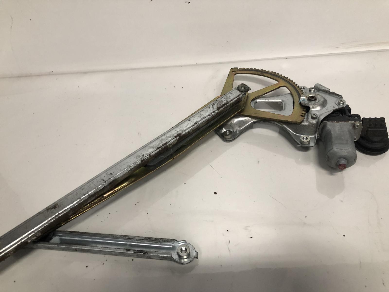 View Auto part Left Front Window Reg/Motor Toyota Prius 2005