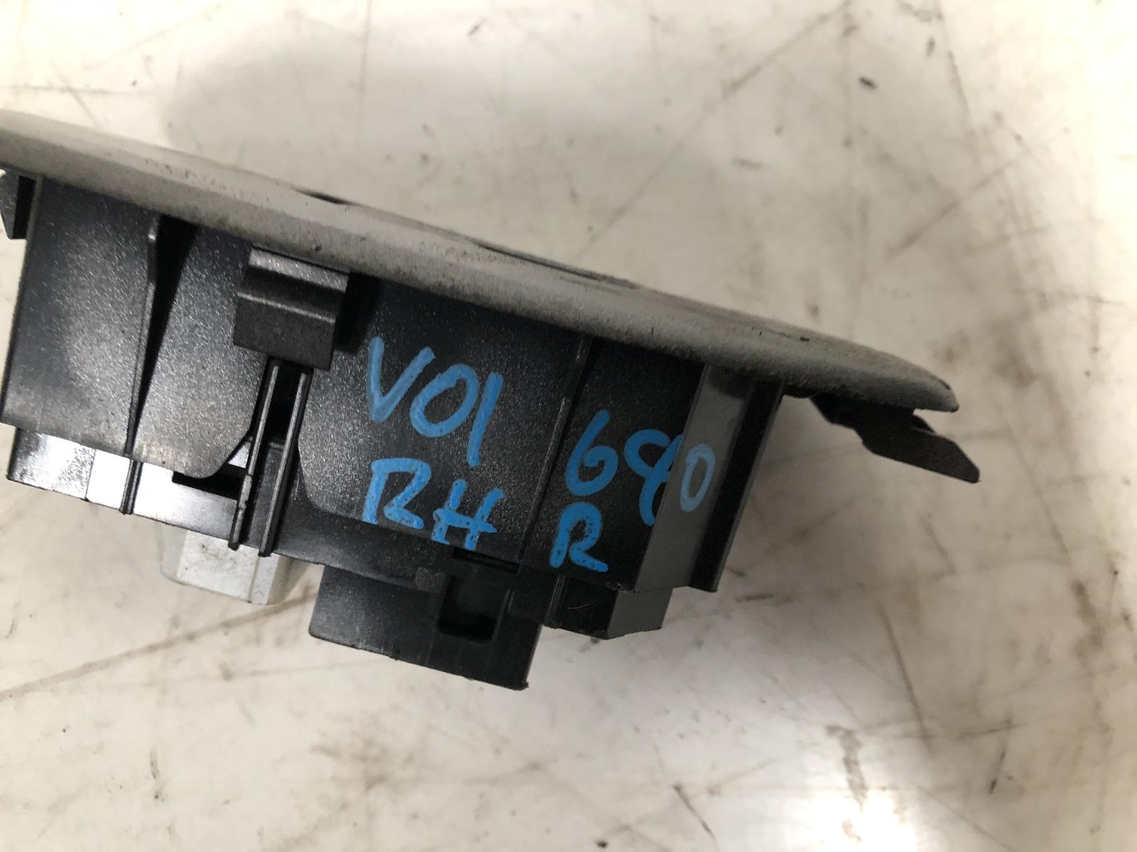 View Auto part Pwr Dr Wind Switch Lexus Is200/is300 1999