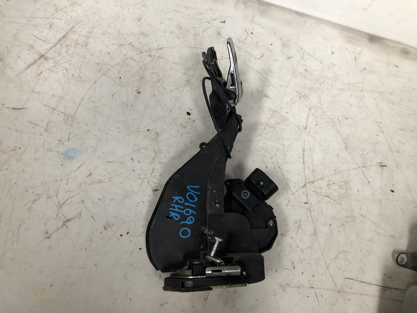 View Auto part Door/Boot/Gate Lock Lexus Is200/is300 1999
