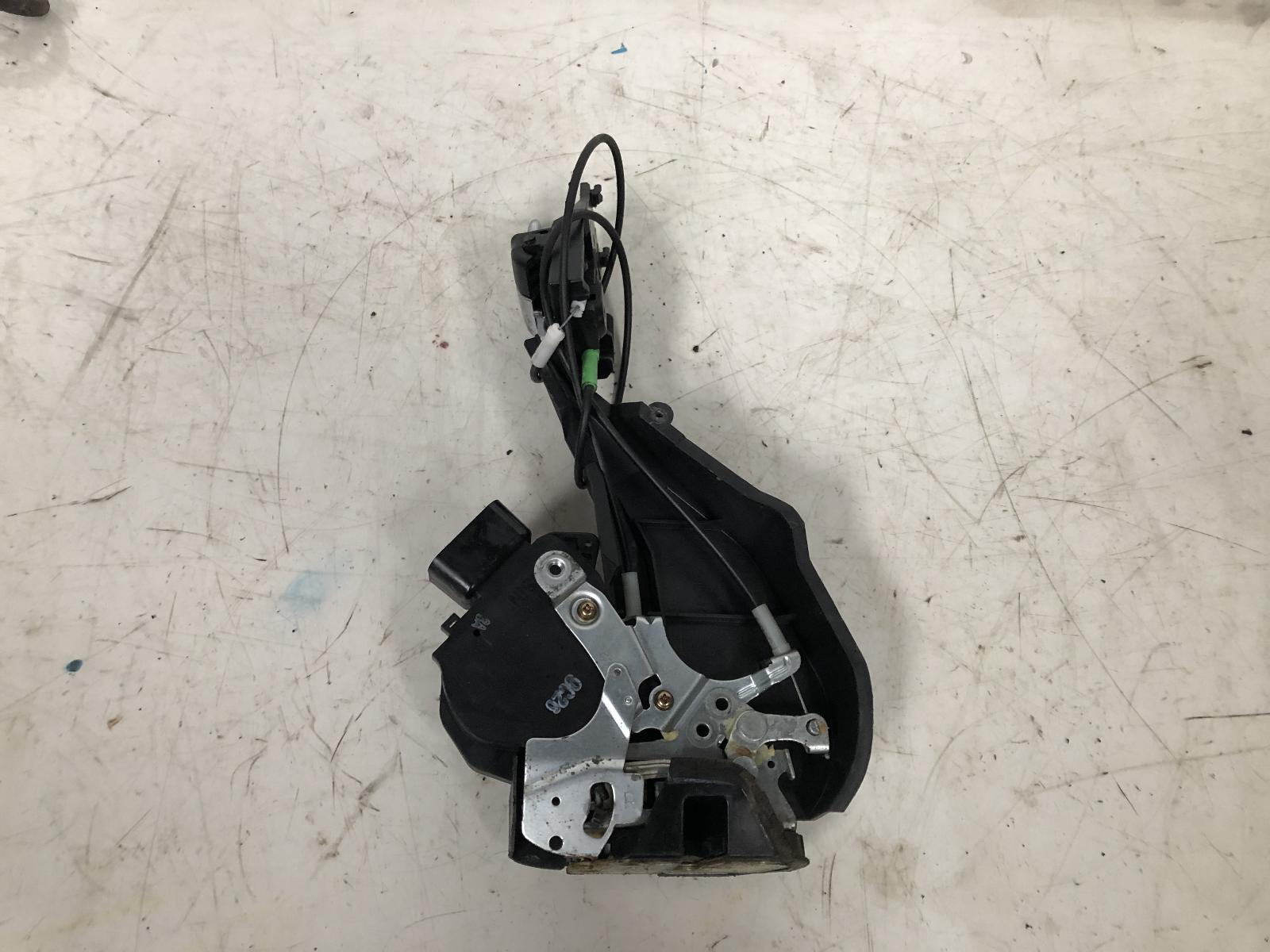 View Auto part Door/Boot/Gate Lock Lexus Is200/is300 1999