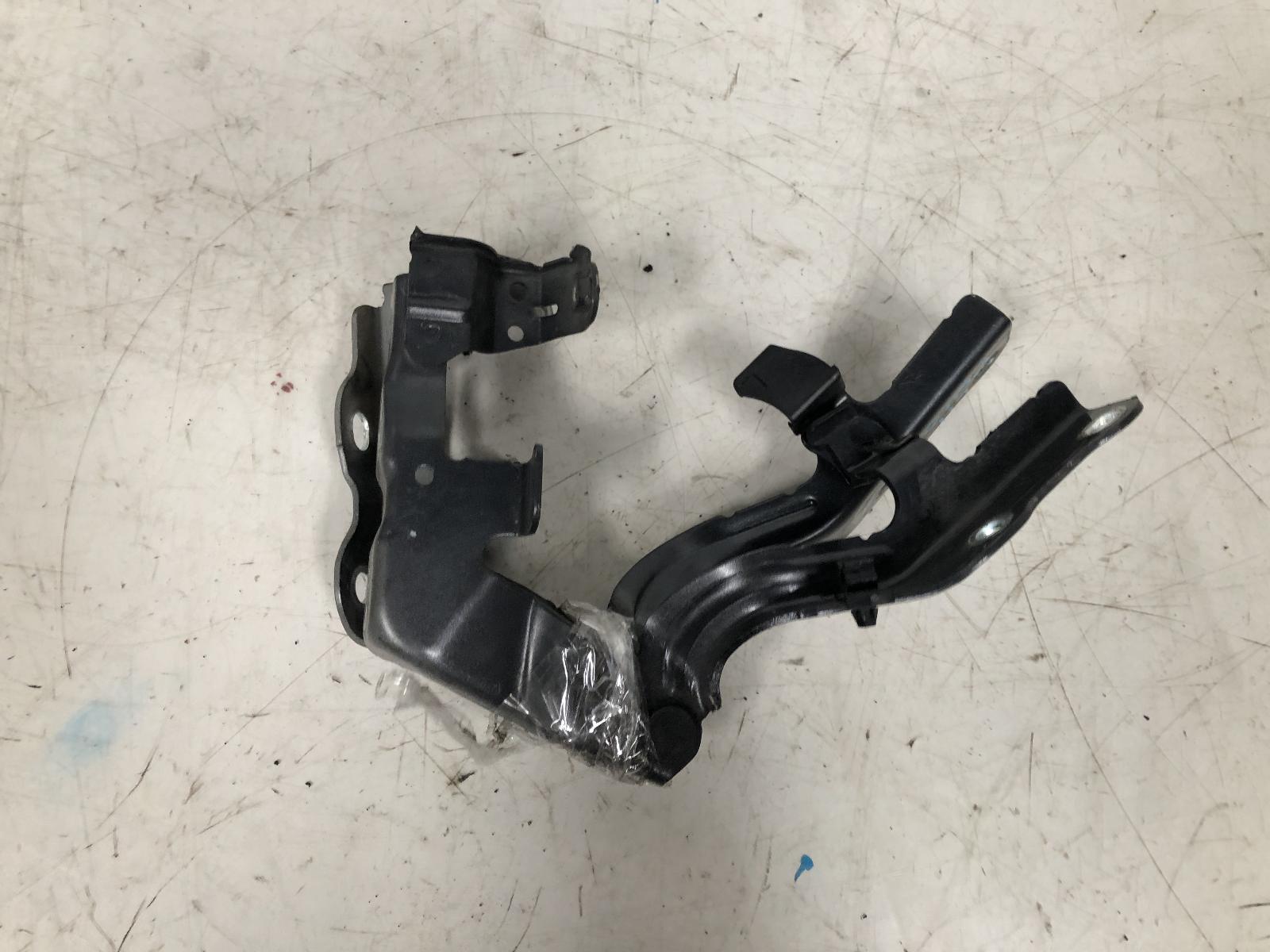 View Auto part Bonnet Hinge/Strut Toyota Camry 2015