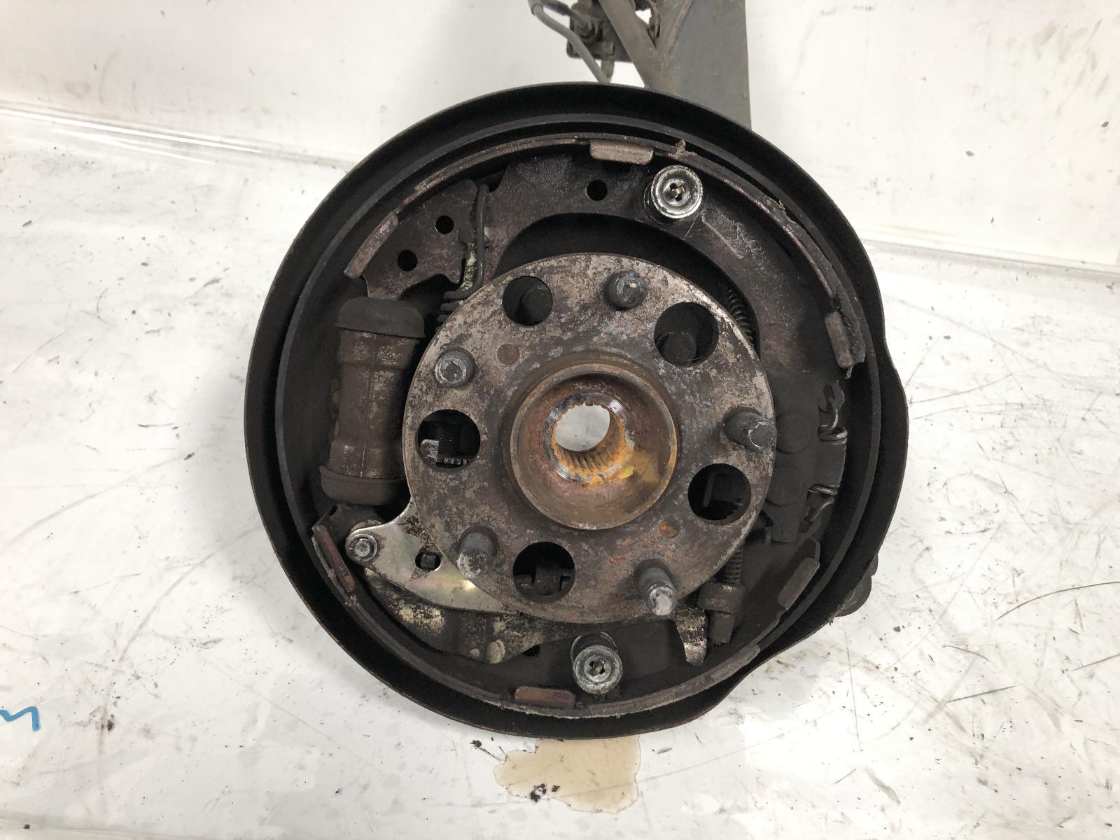 View Auto part Right Rear Hub Assembly Toyota Rav4 1998