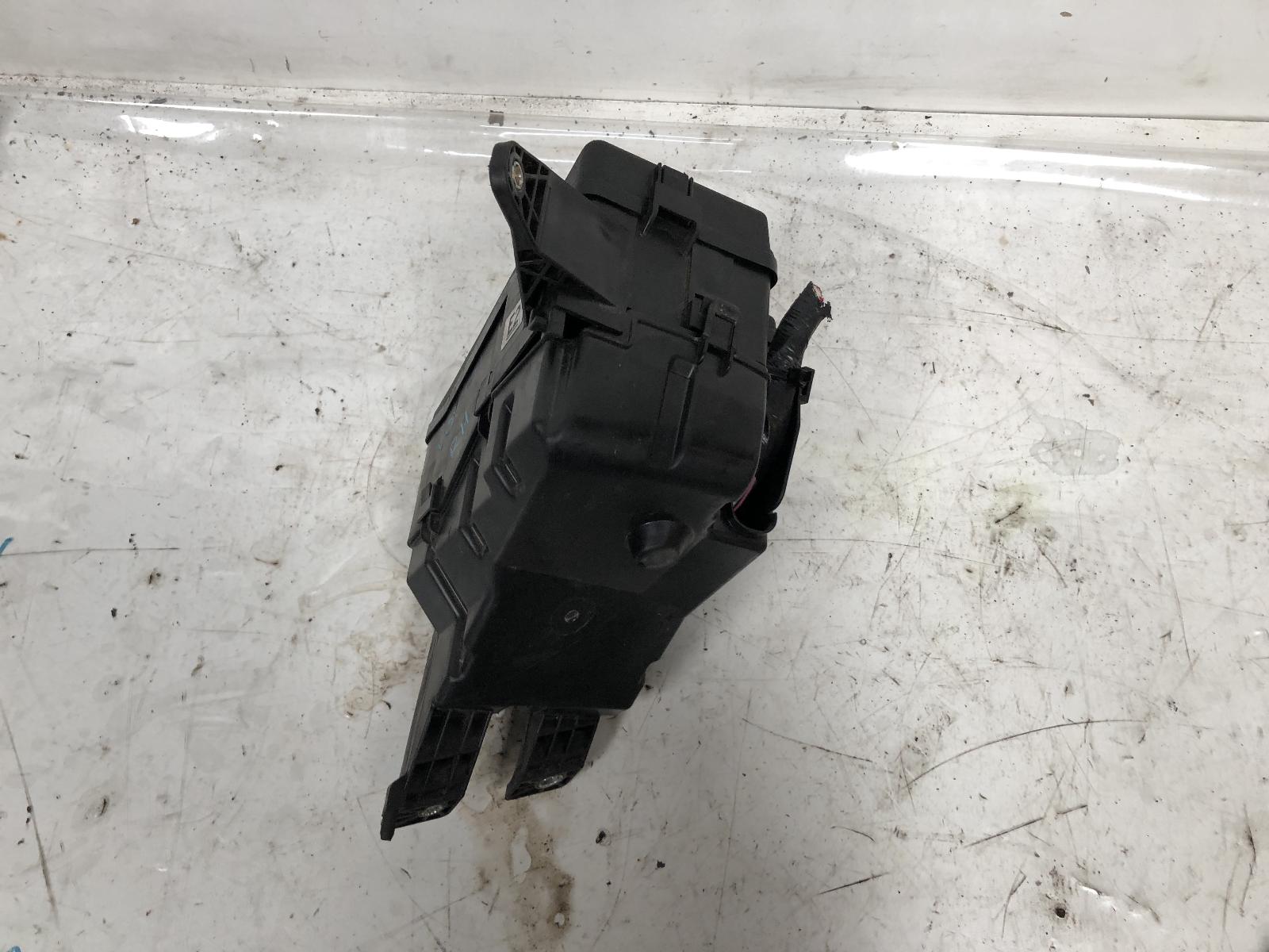 View Auto part Fuse Box Toyota Rav4 2007