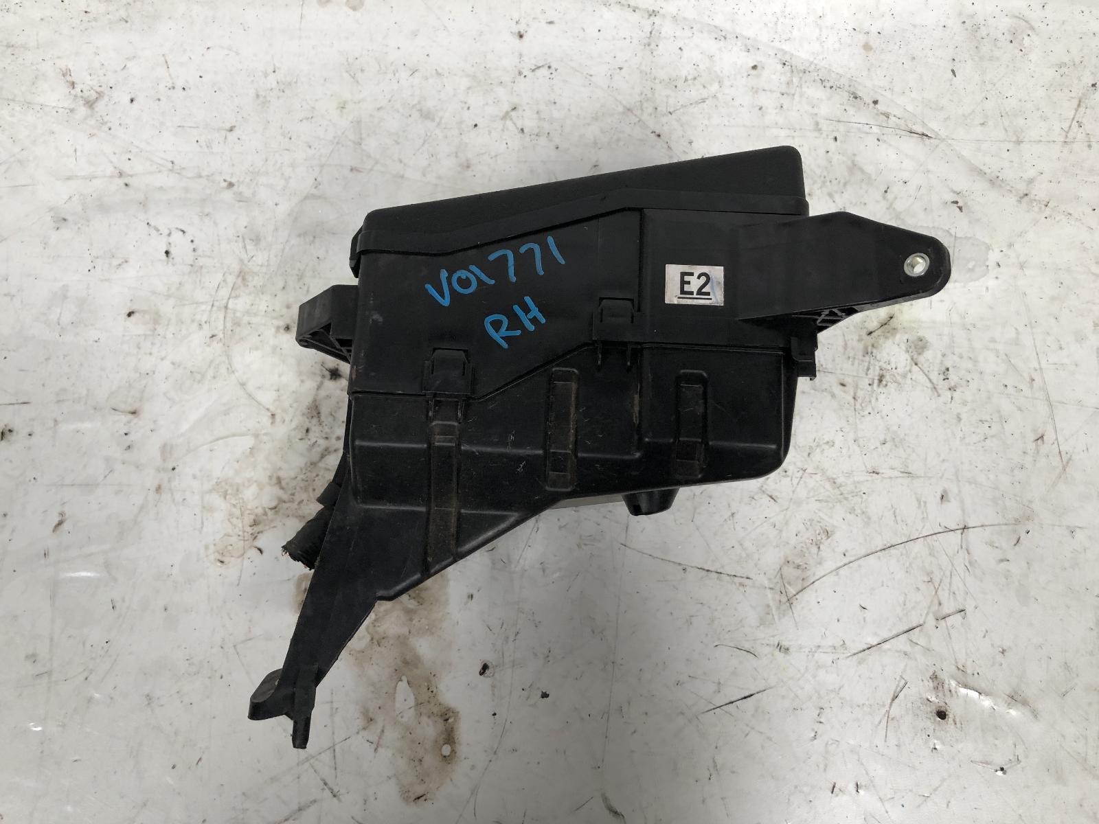 View Auto part Fuse Box Toyota Rav4 2007