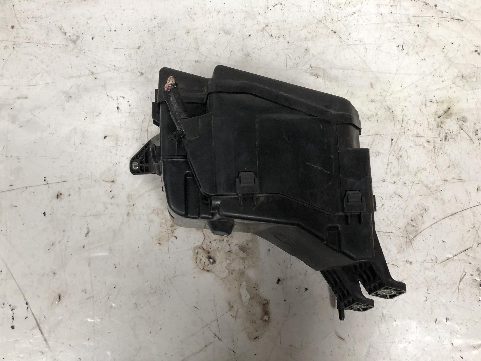 View Auto part Fuse Box Toyota Rav4 2007