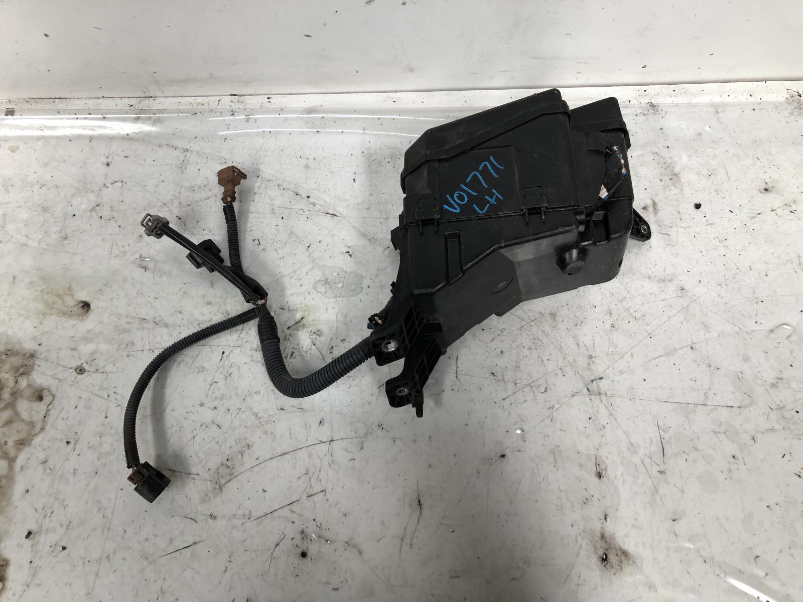 View Auto part Fuse Box Toyota Rav4 2007