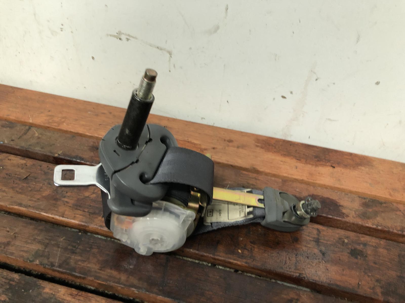 View Auto part Seatbelt/Stalk Toyota Rav4 2002