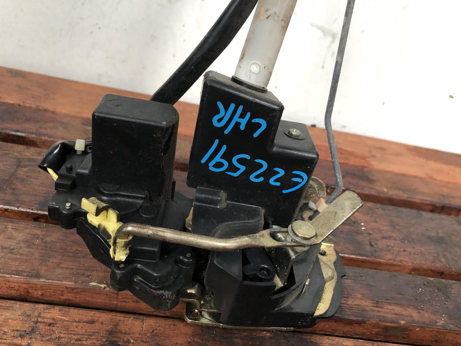 View Auto part Door/Boot/Gate Lock Toyota Avalon 2003