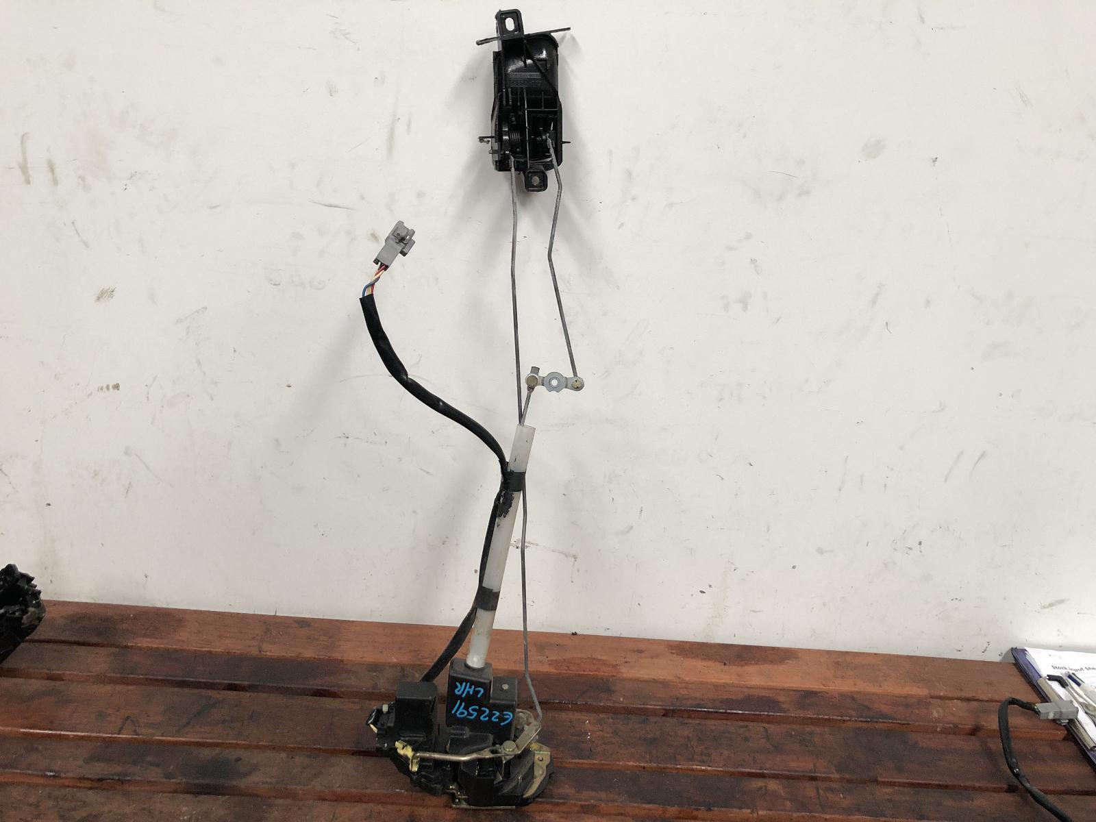 View Auto part Door/Boot/Gate Lock Toyota Avalon 2003