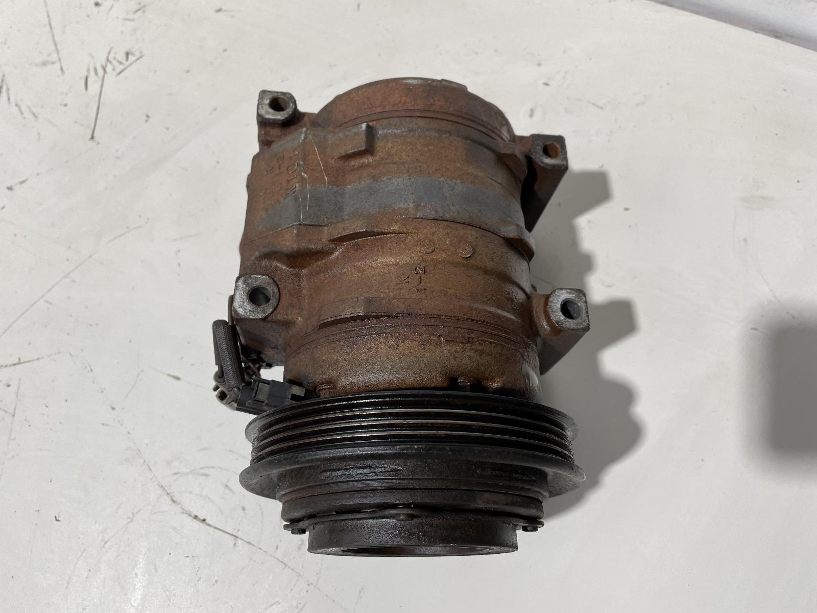 View Auto part A/C Compressor Toyota Hilux 2004