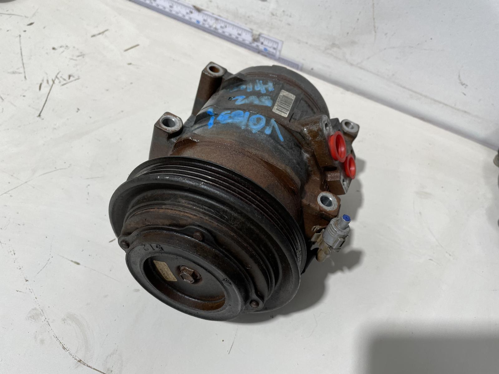 View Auto part A/C Compressor Toyota Hilux 2004